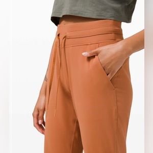 Lululemon Ready to Rulu Jogger 29"
Desert Sun